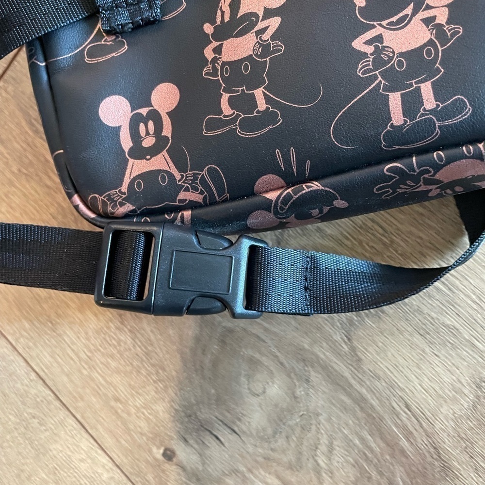 Petunia Pickle Bottom/ Mickey Mouse Rose Gold Convertible Belt Bag. - Picture 5 of 12